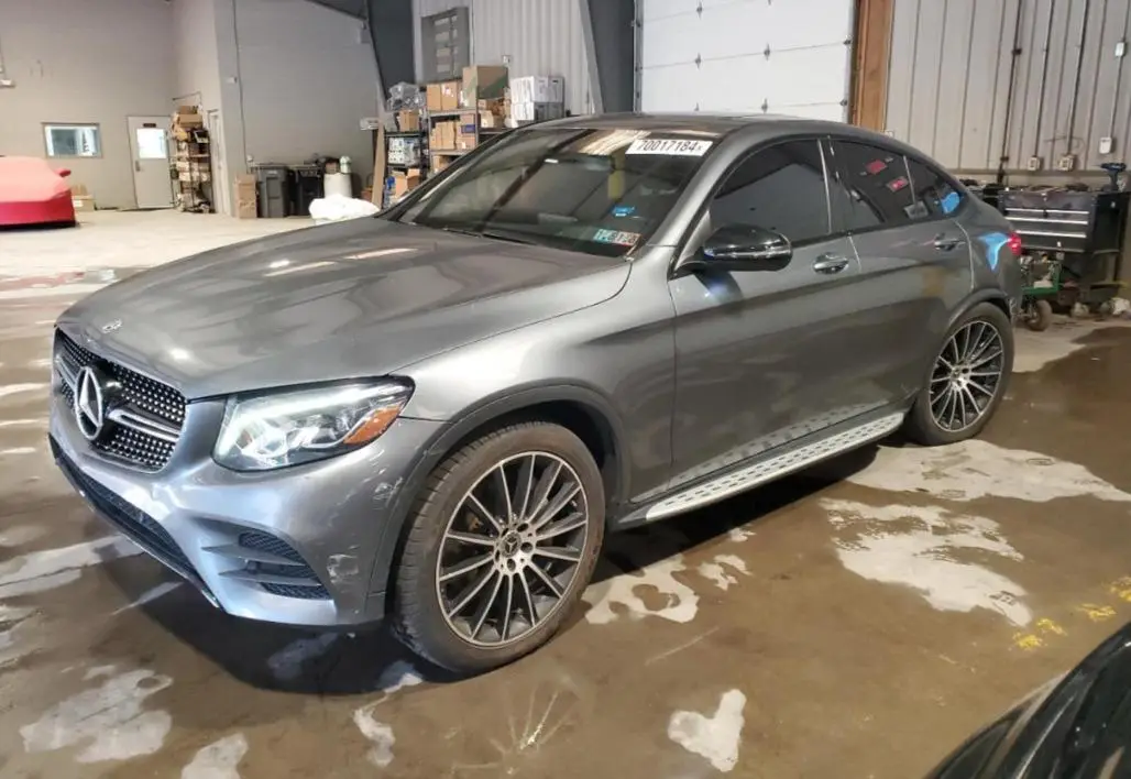 Mercedes-Benz GLC — zdjęcie z aukcji w USA, przed naprawą